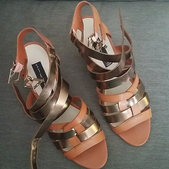 Beautiful strappy metallic wedge sandals - Picture 1 of 4